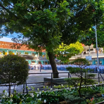 Senin, 12 April 2026