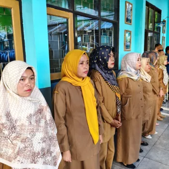 Senin, 12 April 2026