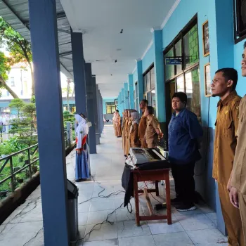 Senin, 20 April 2026