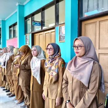 Senin, 12 April 2026